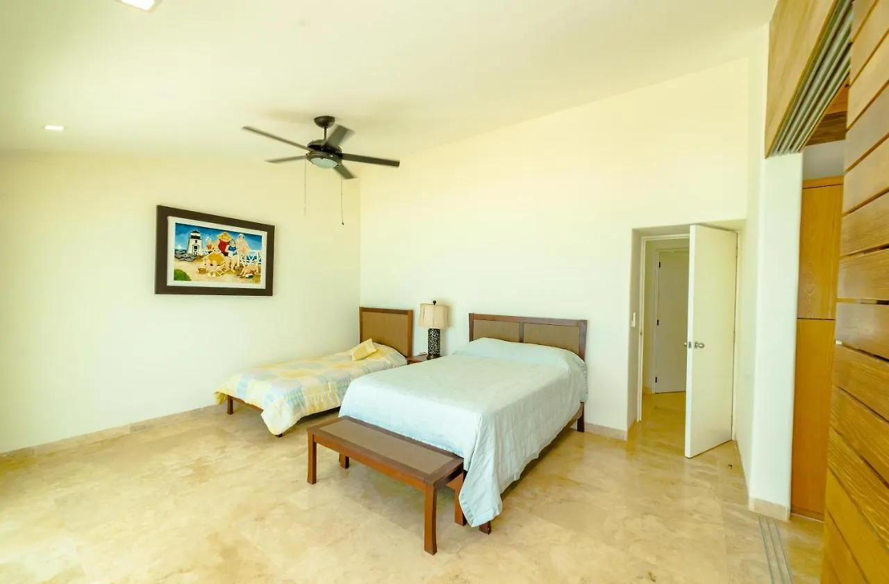 Brisas Beach Shore Villa - Heated Private Pool カンクン 0*,  メキシコ