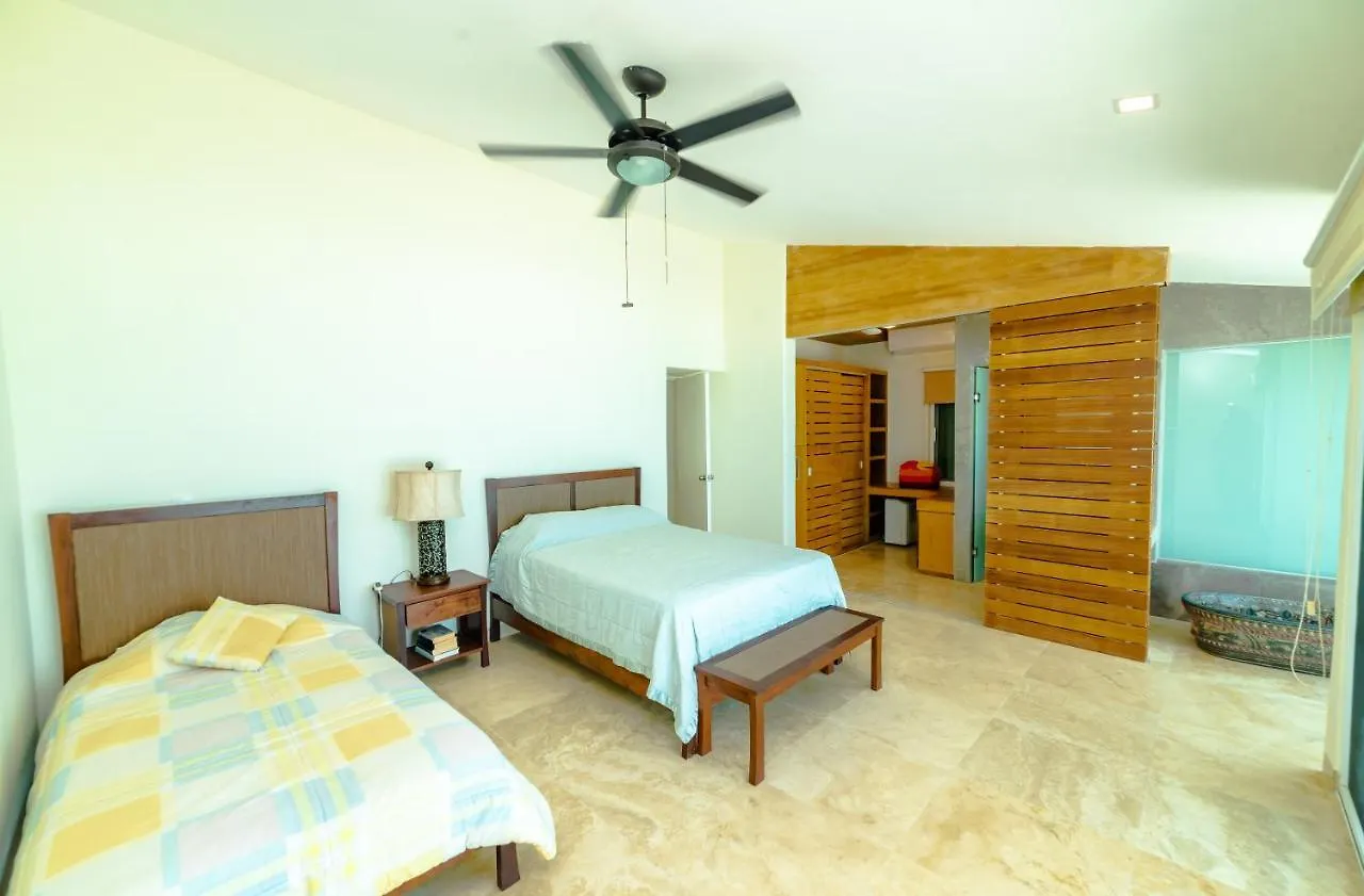 Brisas Beach Shore Villa - Heated Private Pool カンクン アパート
