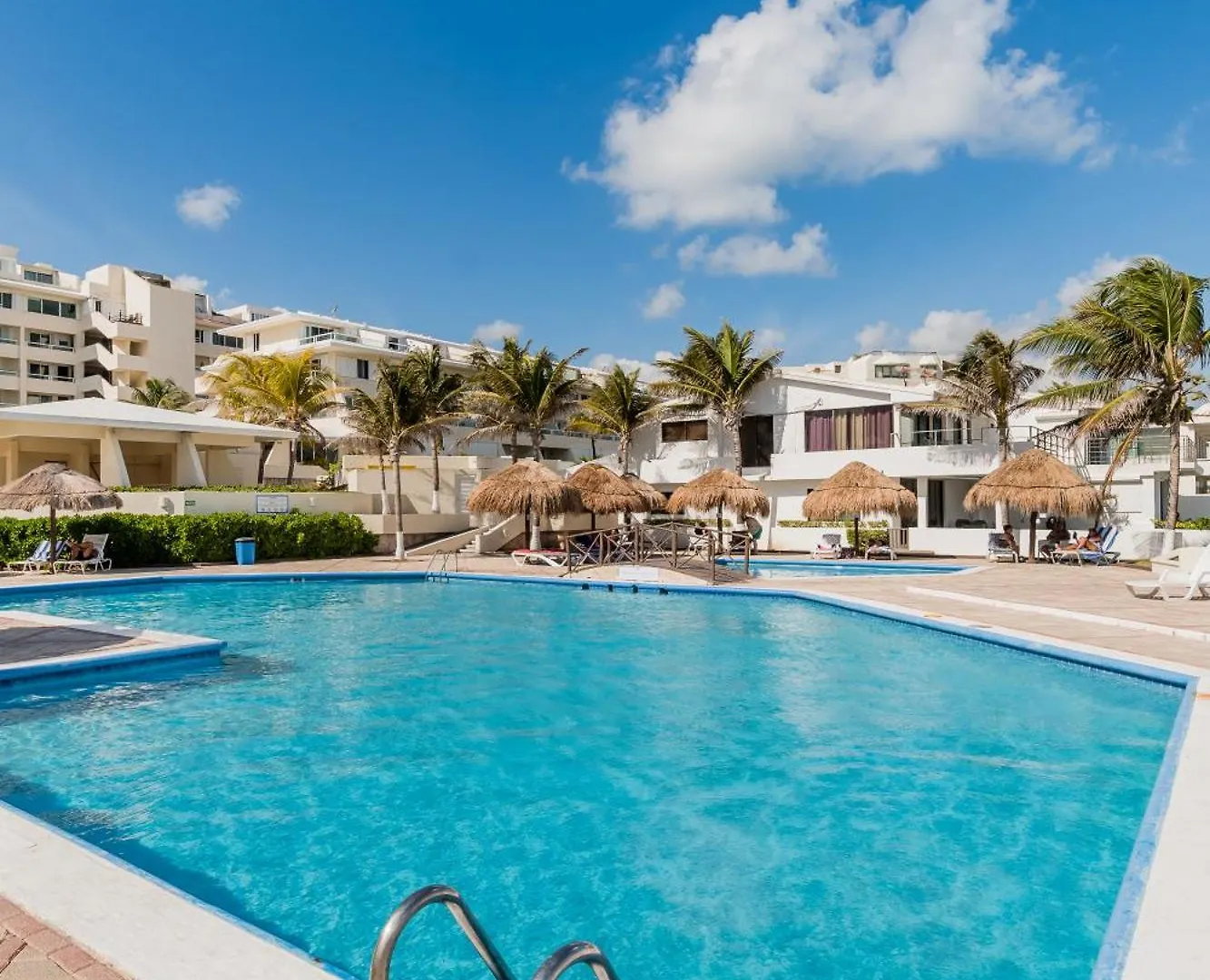 Brisas Beach Shore Villa - Heated Private Pool カンクン