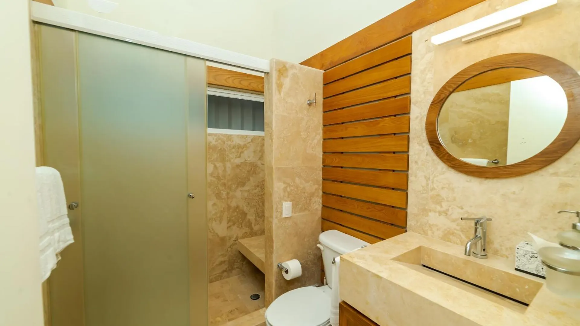 Brisas Beach Shore Villa - Heated Private Pool カンクン 0*,  メキシコ