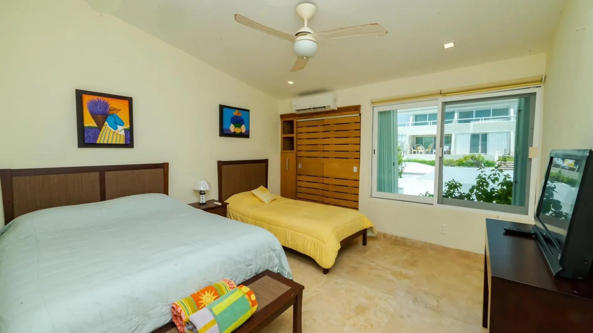 Brisas Beach Shore Villa - Heated Private Pool カンクン アパート