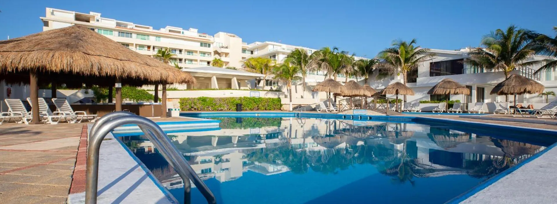 Brisas Beach Shore Villa - Heated Private Pool カンクン アパート