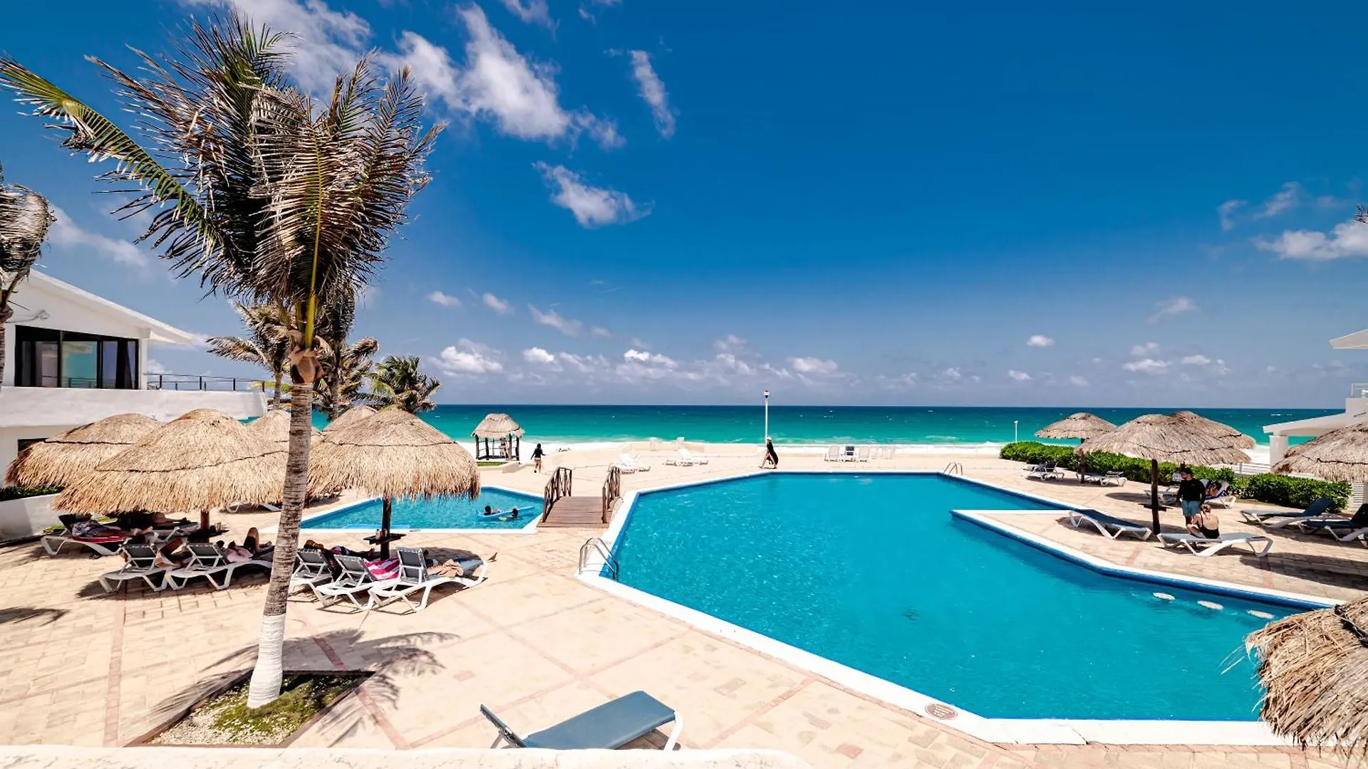 Brisas Beach Shore Villa - Heated Private Pool カンクン