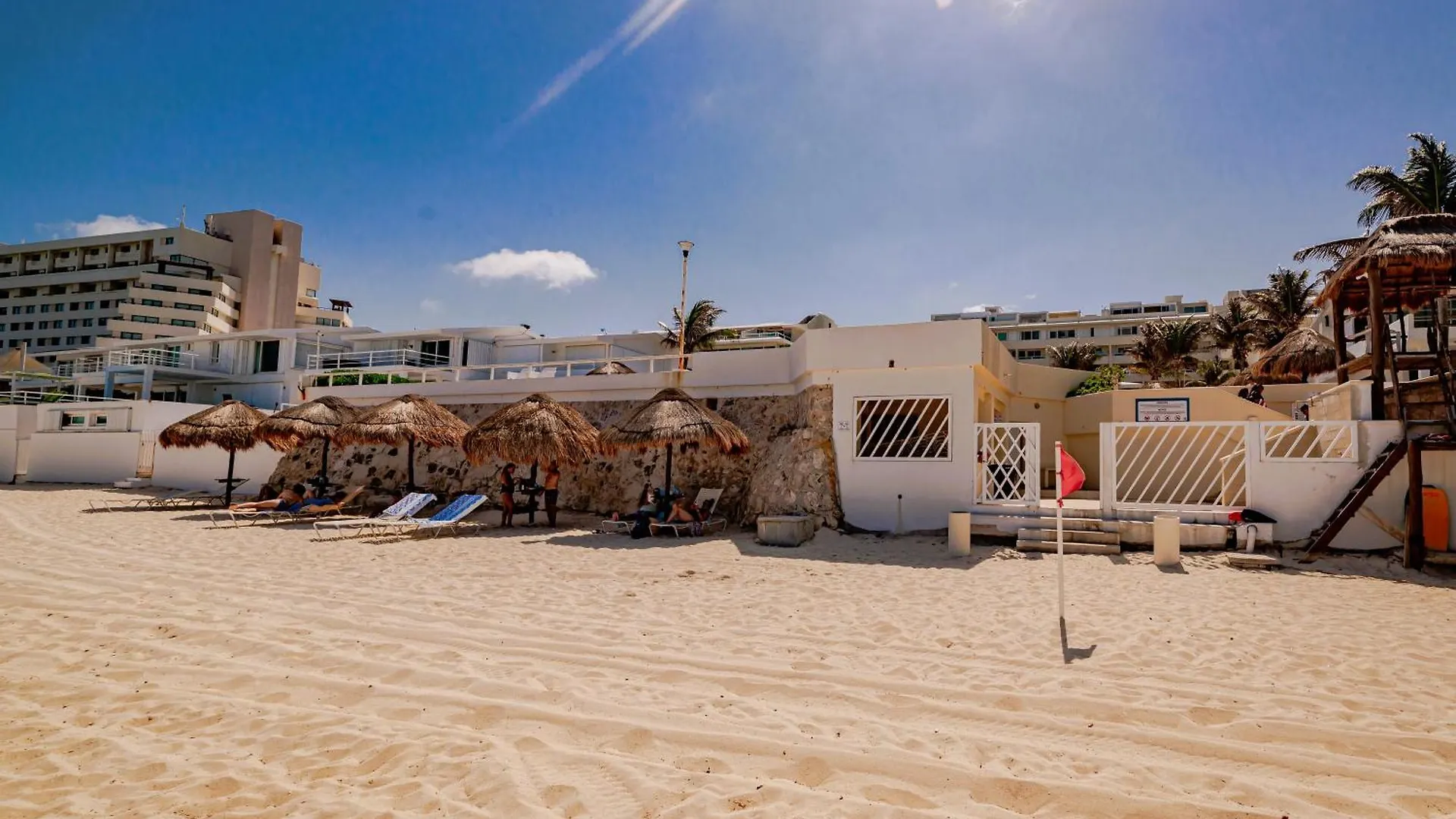 Brisas Beach Shore Villa - Heated Private Pool カンクン 0*,