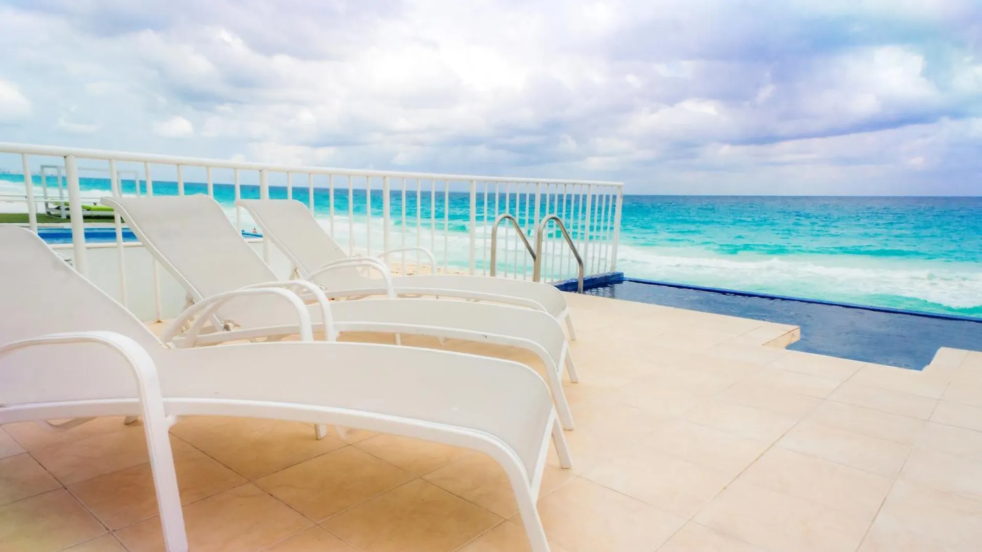 アパート Brisas Beach Shore Villa - Heated Private Pool カンクン メキシコ