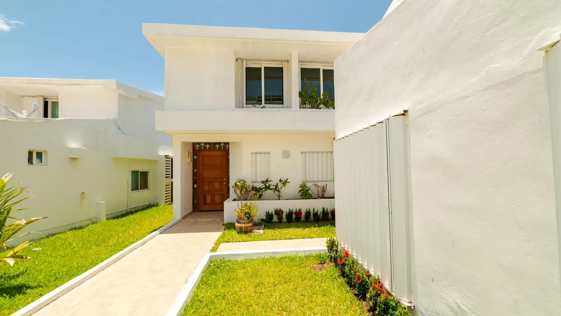 Brisas Beach Shore Villa - Heated Private Pool カンクン 0*,  メキシコ