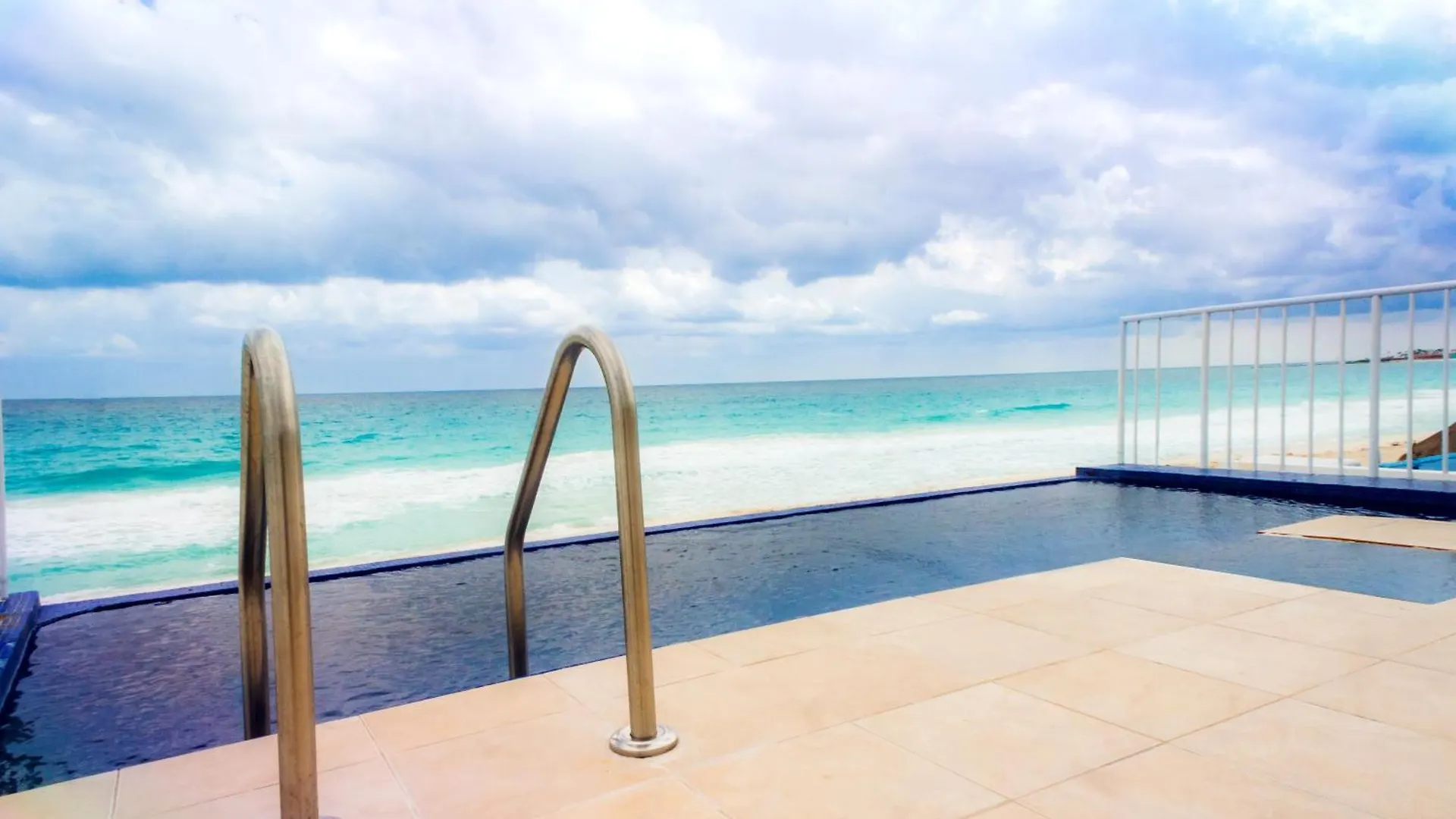 アパート Brisas Beach Shore Villa - Heated Private Pool カンクン メキシコ