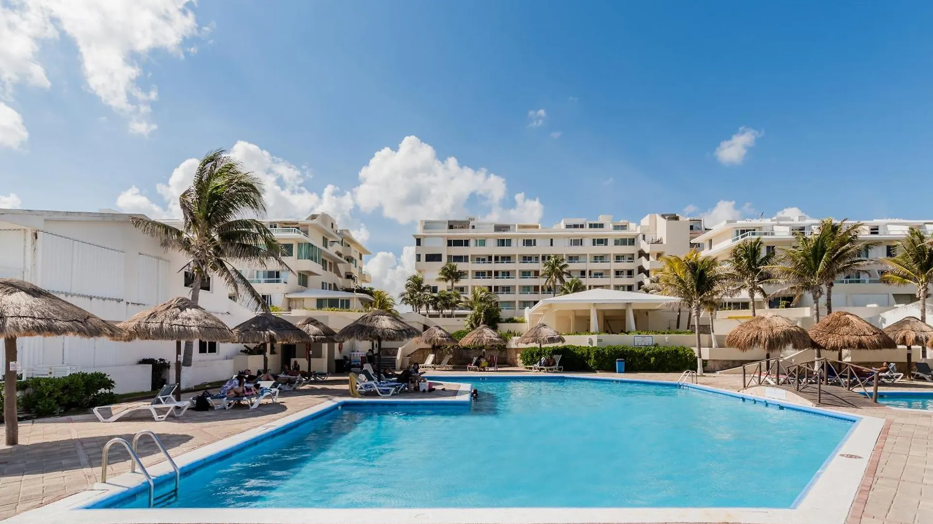 Brisas Beach Shore Villa - Heated Private Pool Канкун