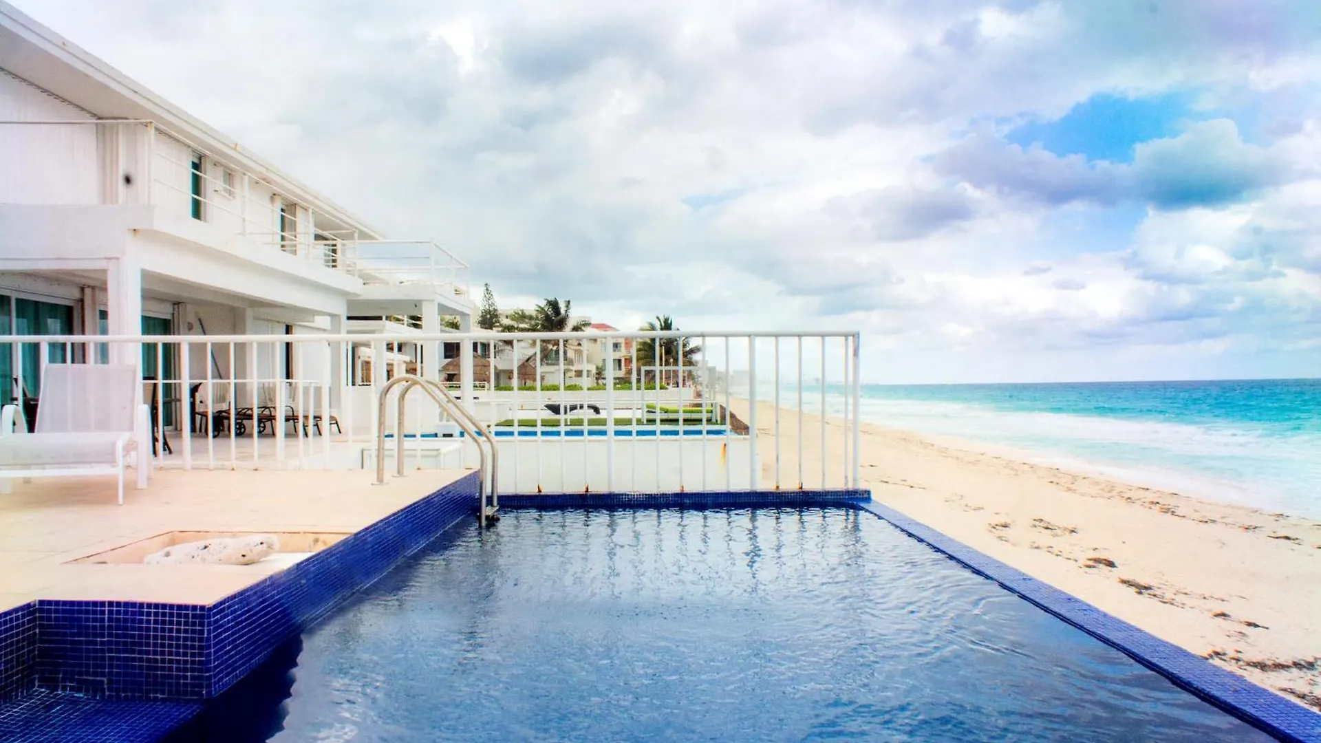 Brisas Beach Shore Villa - Heated Private Pool location